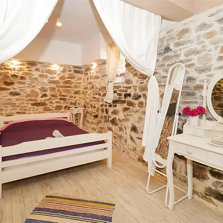 Apartment Traditional Remezzo House
