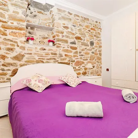 Traditional Remezzo House Apartment