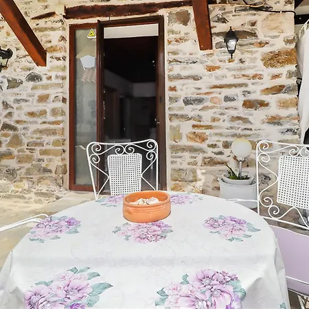 Apartment Traditional Remezzo House *