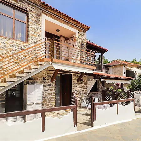 Traditional Remezzo House Апартаменты Никити
